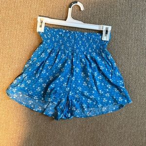 Very cute flowy shorts for the summer